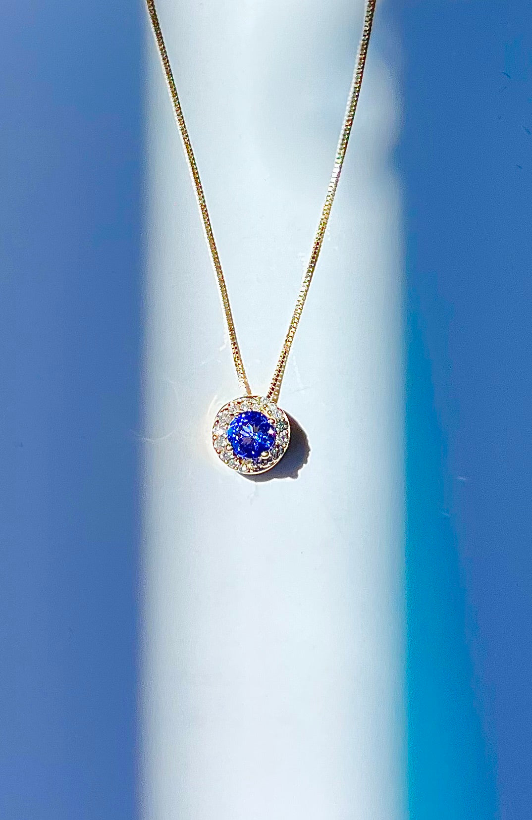 Tanzanite Stone Diamonds Necklace 10K